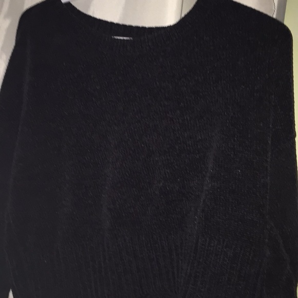This is a nice black sweater - Picture 3 of 3
